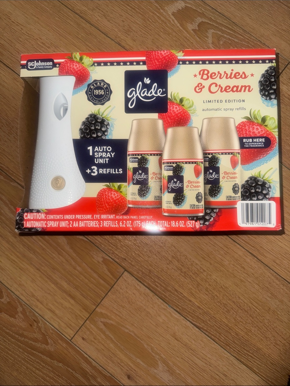 Glade Berries & Cream Automatic Spray Kit - White Dispenser
